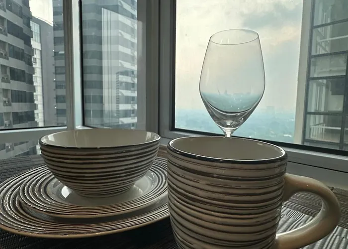 Modern Chic 2br With Panoramic Golf View In Bgc *