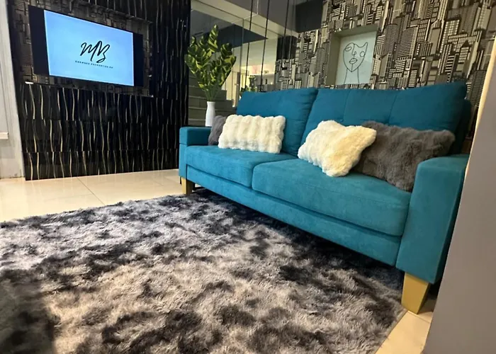 Modern Chic 2br With Panoramic Golf View In Bgc
