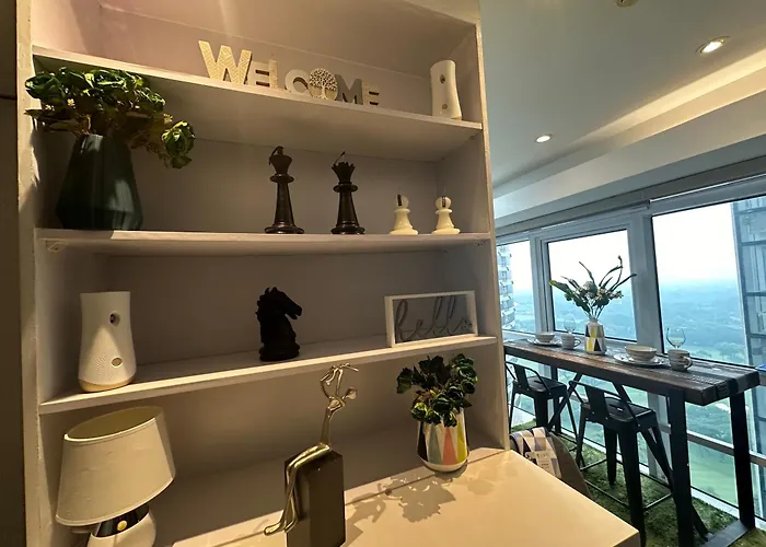 Modern Chic 2br With Panoramic Golf View In Bgc Apartment