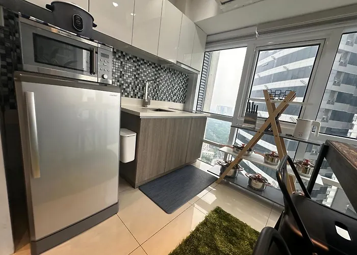 Apartment Modern Chic 2br With Panoramic Golf View In Bgc