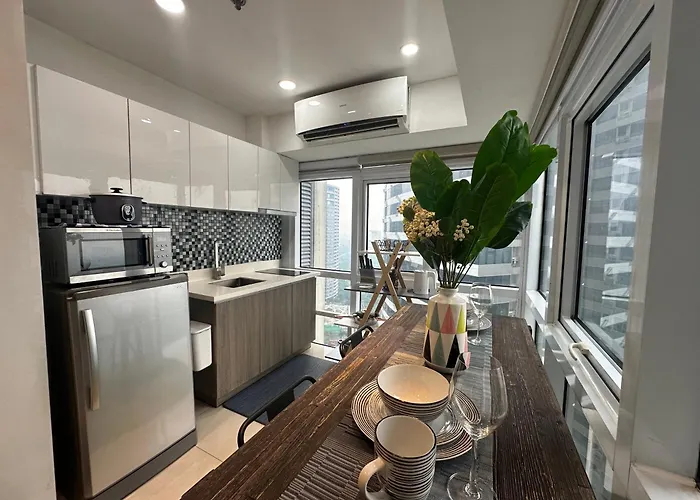 Modern Chic 2br With Panoramic Golf View In Bgc Apartment Manila