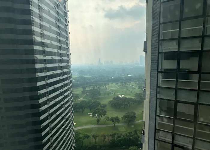 Modern Chic 2br With Panoramic Golf View In Bgc